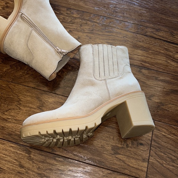 Women's Katrina Platform Boots - Universal Thread..NWT - Picture 6 of 8